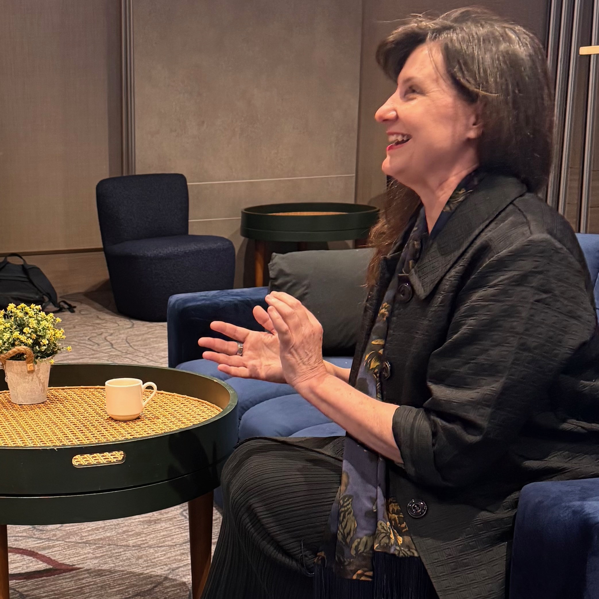 SalliAnne Maliguine speaking with a leadership client in a professional setting